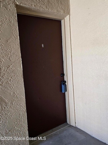 Foto del edificio - 245 Spring Dr