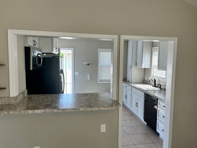 Foto del edificio - Updated 3-Bedroom Home In Great Neighborhood