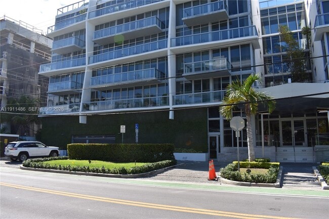 Building Photo - 9940 W Bay Harbor Dr