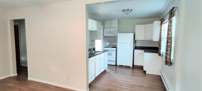 Building Photo - 520 Tally St