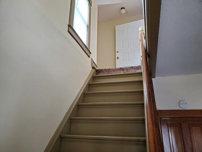 Building Photo - 108 3rd St W