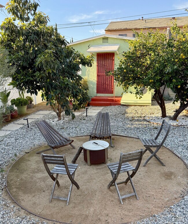 Foto del edificio - 3321 1/2 Alice St