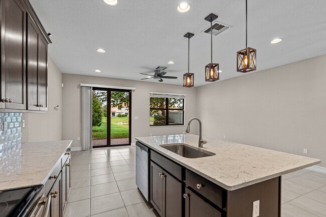 Foto del edificio - 10103 Akenside Dr