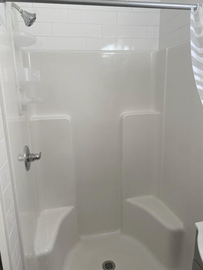 Foto del edificio - 1445 Revere Ave