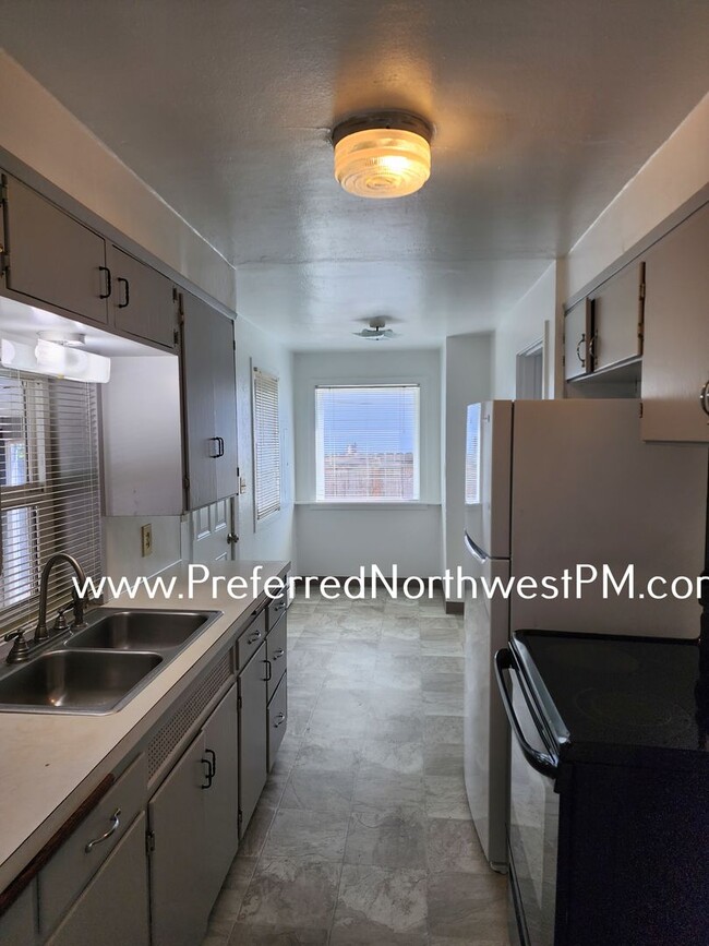 Building Photo - 1059 N 4th St