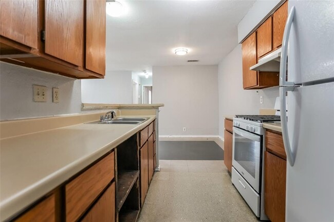 Building Photo - 6801 Stonleigh Pl