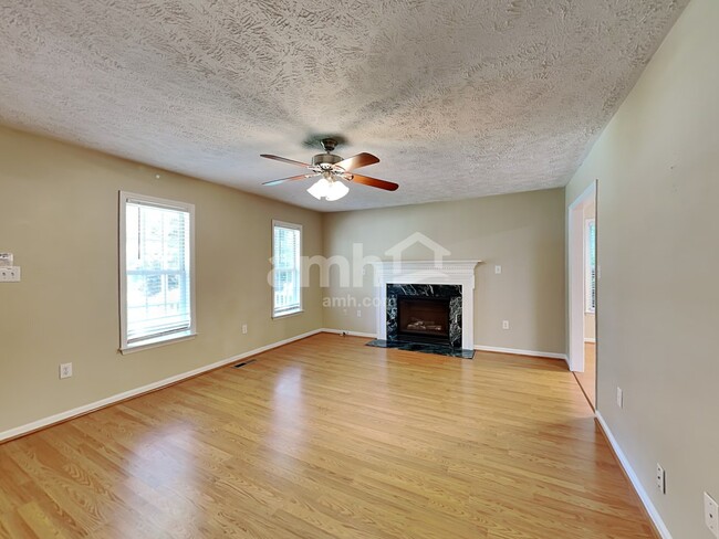 Building Photo - 204 Fair Glen Road