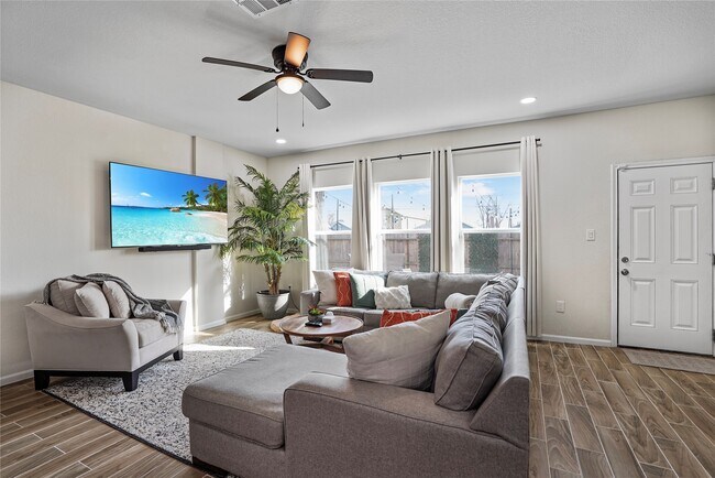 Foto del edificio - 7950 Blue St