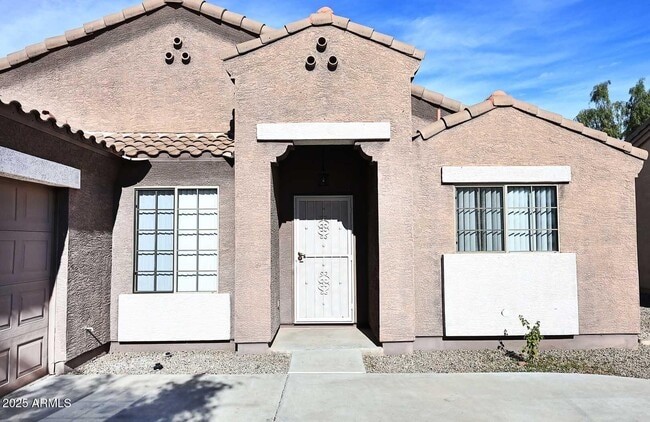 Building Photo - 10532 W Pomo St