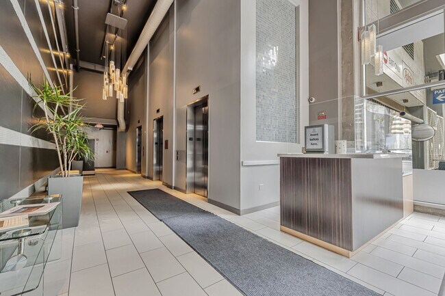 Foto del edificio - 645 W 9th St