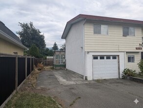 Building Photo - 9170 Coote St