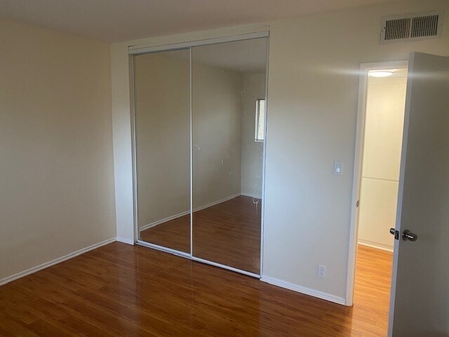 Foto del edificio - 127 W Live Oak St