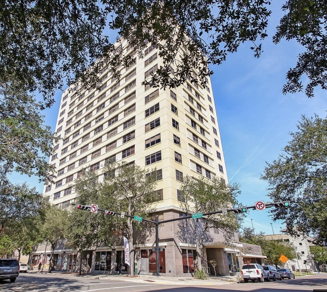 Charming Downtown Studio Apartment for Ren... - Charming Downtown Studio Apartment for Ren...