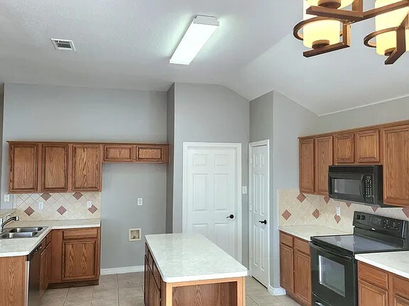 Foto del edificio - 3413 Newgate St