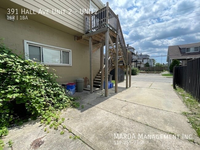 Building Photo - MODERN 1-BEDROOM/1-BATH APARTMENT+ HYDRO