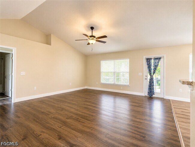Foto del edificio - 2600 NW 1st Pl