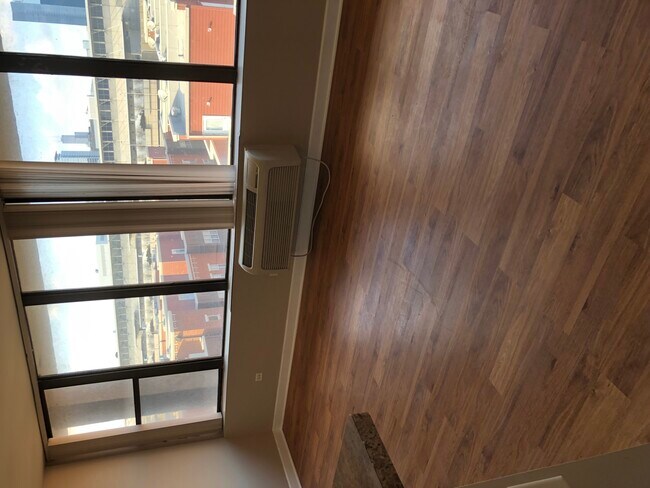 Building Photo - 345 E Eastgate Pl