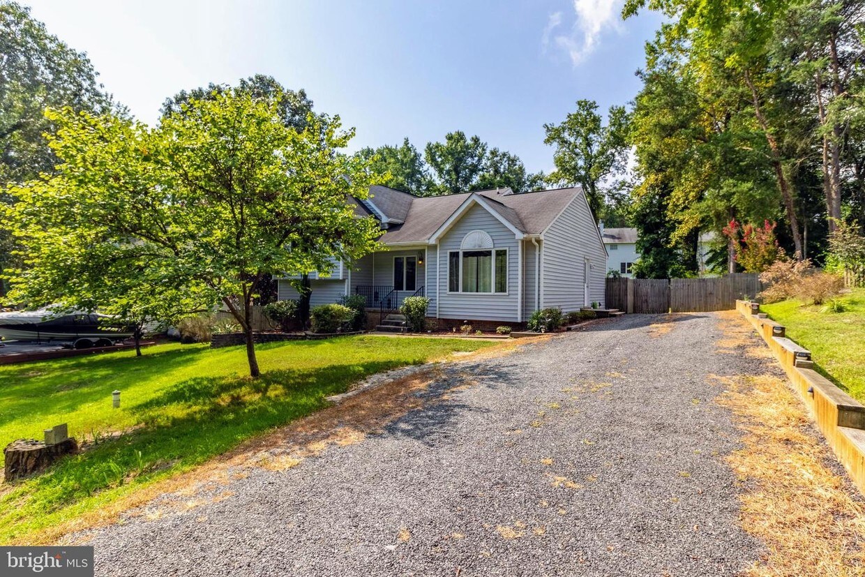 Primary Photo - 2729 Cove Point Rd