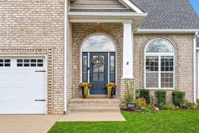 Building Photo - Pet Friendly Four Bedroom with Bonus!