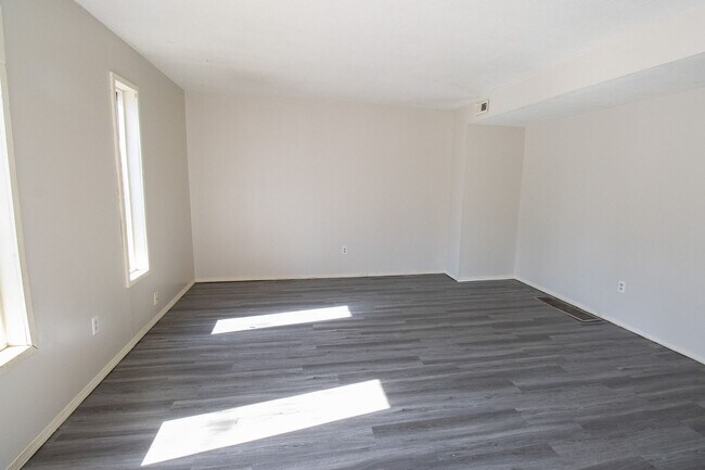 Building Photo - 3709-3711 Sugar Tree Lane