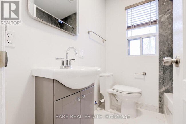 Photo du bâtiment - MAIN - 10 CASTLEVIEW AVENUE