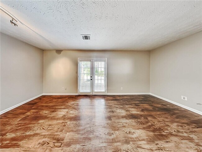Foto del edificio - 541 Charleston Ln