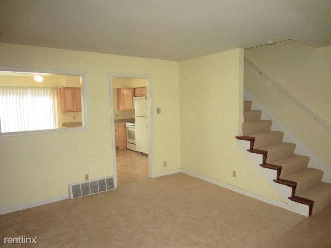 Building Photo - 2 br, 1 bath Townhome - 5625 Ironwood Ct.