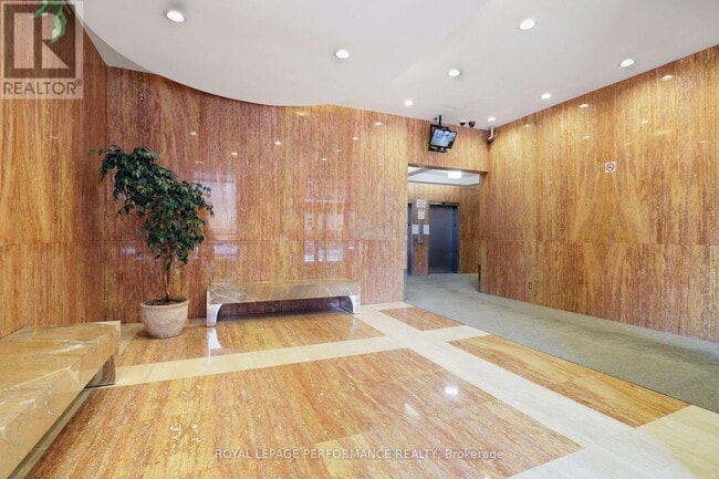 Building Photo - 475 Laurier Ave W