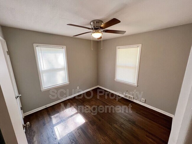 Foto del edificio - 11604 Belmont Ave