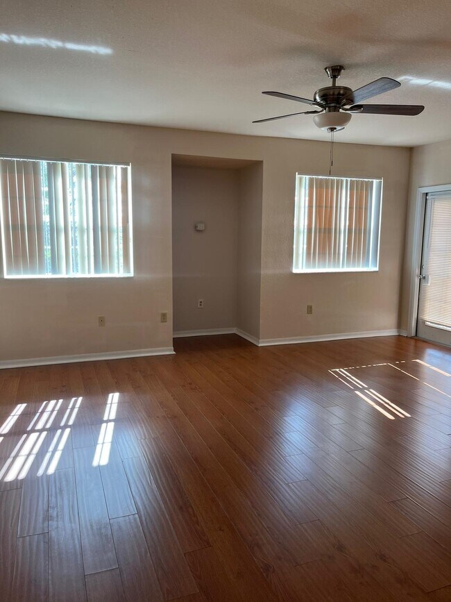 Foto del edificio - 118 SW Peacock Blvd
