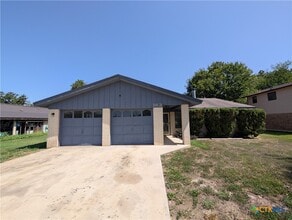Building Photo - 163 Woods End
