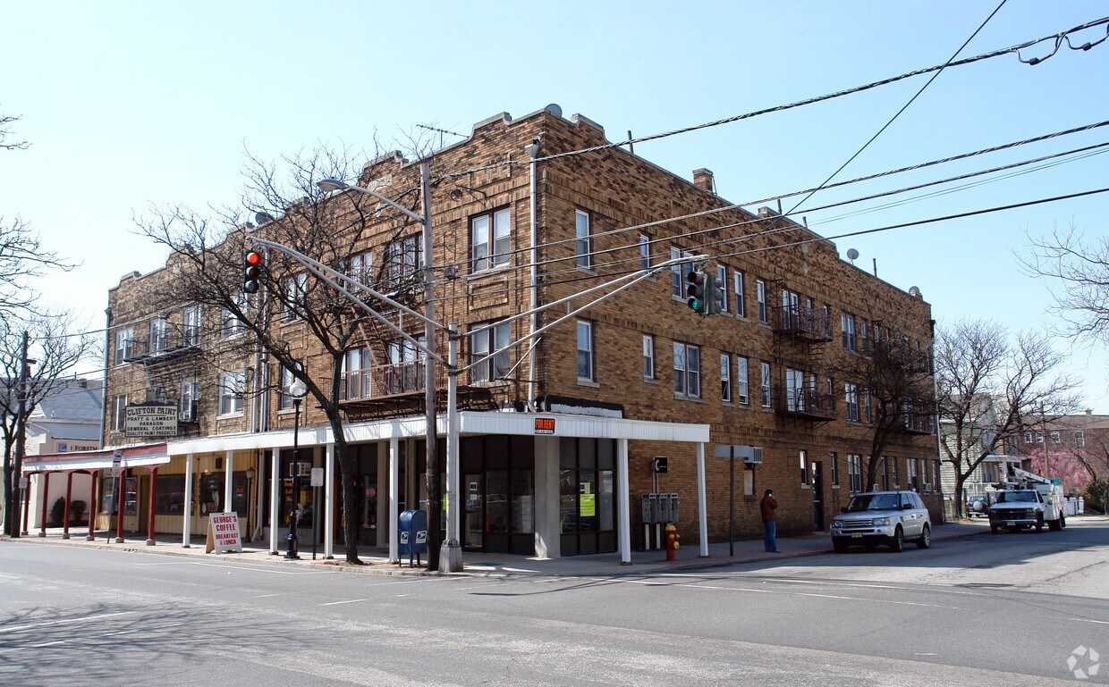 Building Photo - 227 Parker Ave