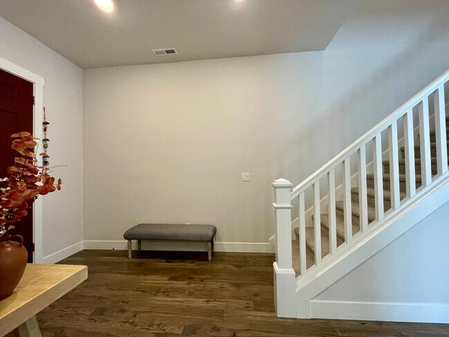 Building Photo - River Terrace 5 Bed 3 Bath House in Tigard...