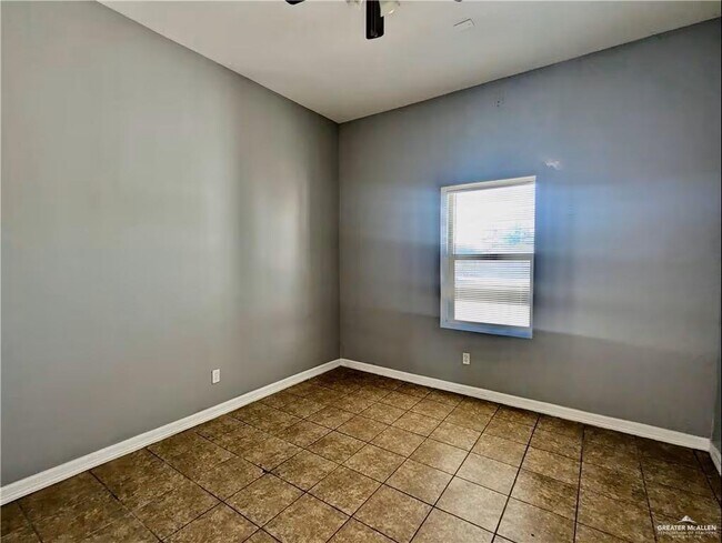 Building Photo - 19 Lauryn Dr