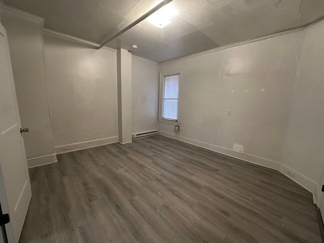 Building Photo - 422 W Orange St