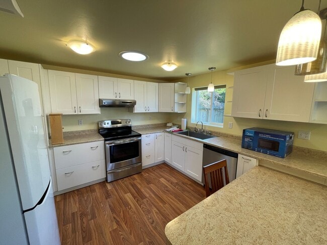 Building Photo - Charming Newly Remodeled 1-Bedroom ADU in ...
