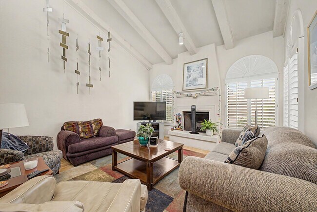 Foto del edificio - 7955 E Chaparral Rd