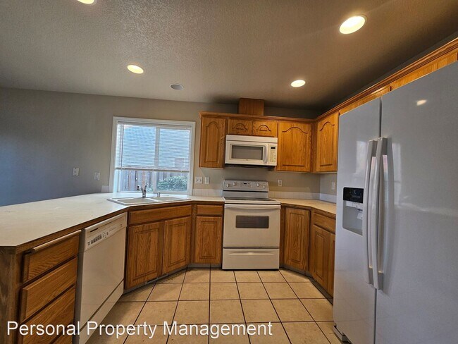 Building Photo - 3 br, 2.5 bath House - 17509 SE 16th Circle