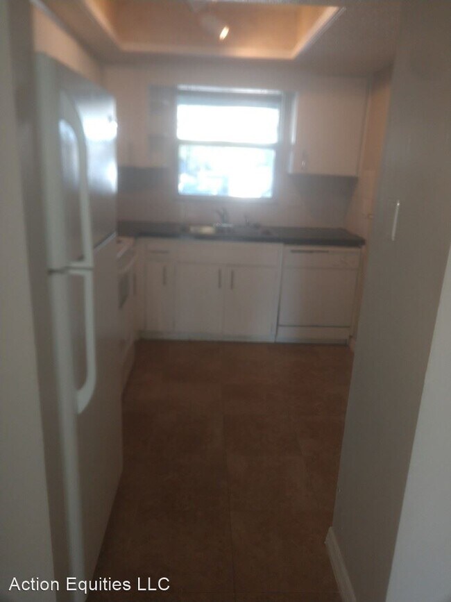 Building Photo - 3322 Camelot Dr