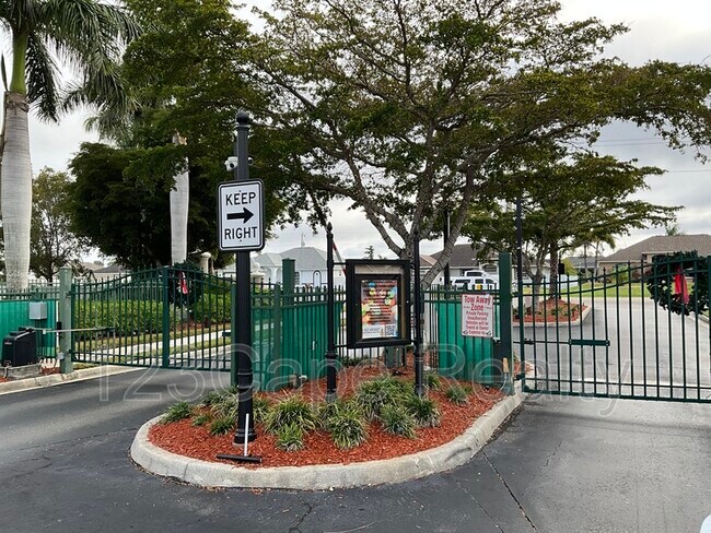 Building Photo - 2064 Willow Branch Dr