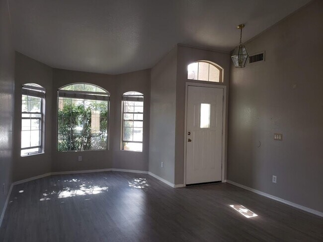 Building Photo - AVAILABLE NOW!!! - NEW FLOORING - NO CARPET
