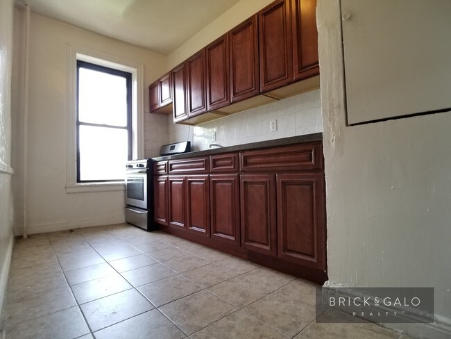 Building Photo - 2100 Westbury Ct