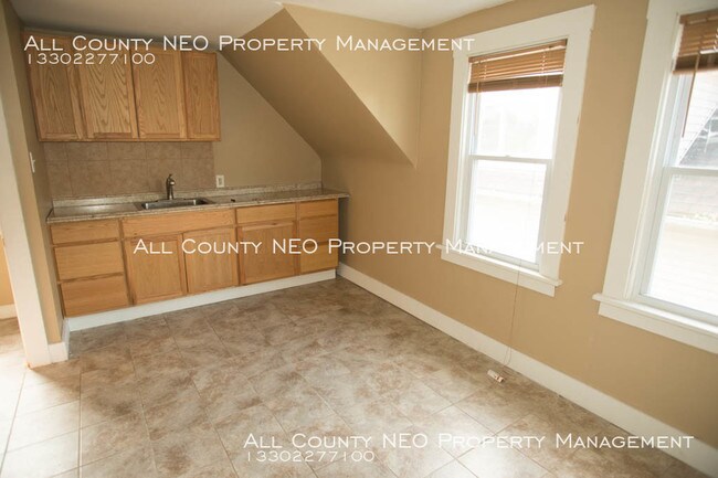 Building Photo - 3525 W. 52nd Street. 1 Bed, 1 Bath