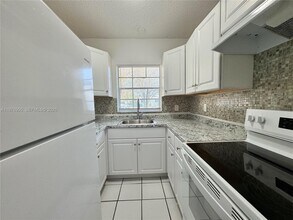 Building Photo - 4140 Woodside Dr