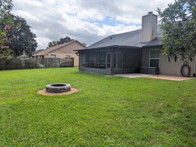 Building Photo - 1043 Weaver Dr