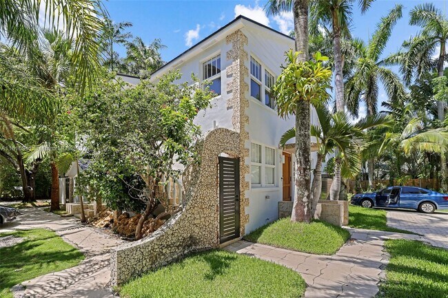 Building Photo - 2663 Tigertail Ave
