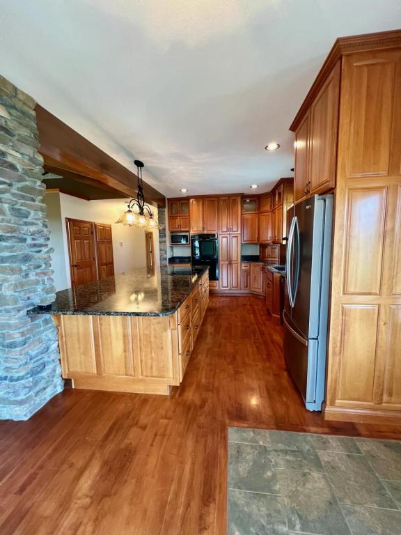 Building Photo - 911 Township Rd 1654