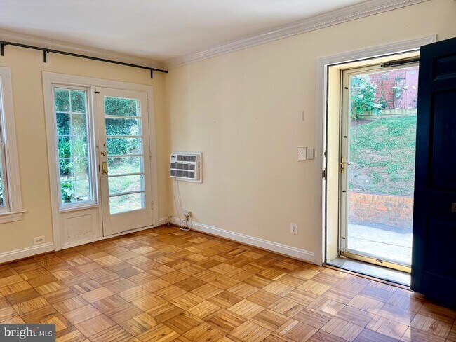 Building Photo - 1628 Ripon Pl