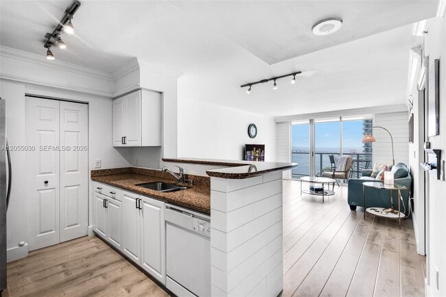 Foto del edificio - 1155 Brickell Bay Dr