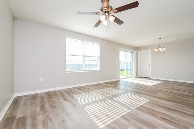 Building Photo - 11702 MIracle Mile Dr